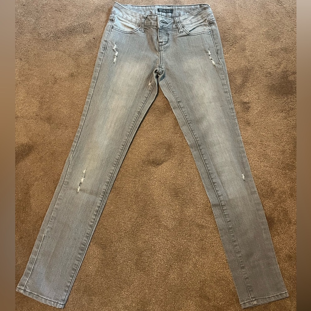 Sleek Gray distressed Skinny Jeans with Modern Fit NWOT